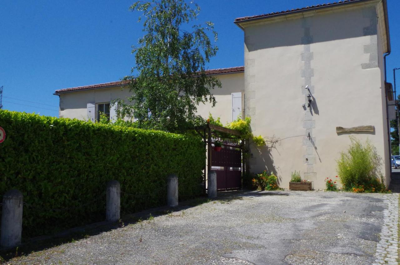 Maison D'Hotes Le Cadran Solaire Courcelles  Εξωτερικό φωτογραφία