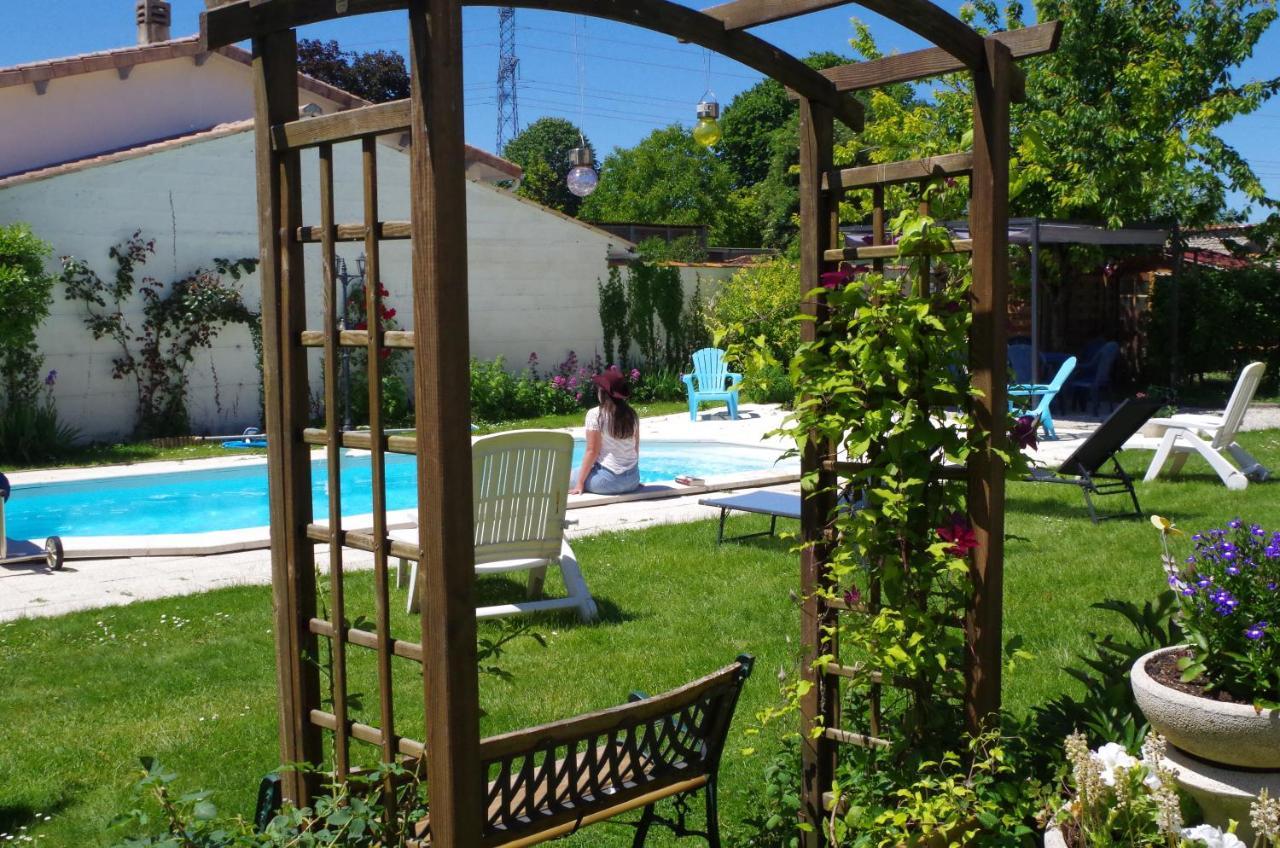 Maison D'Hotes Le Cadran Solaire Courcelles  Εξωτερικό φωτογραφία