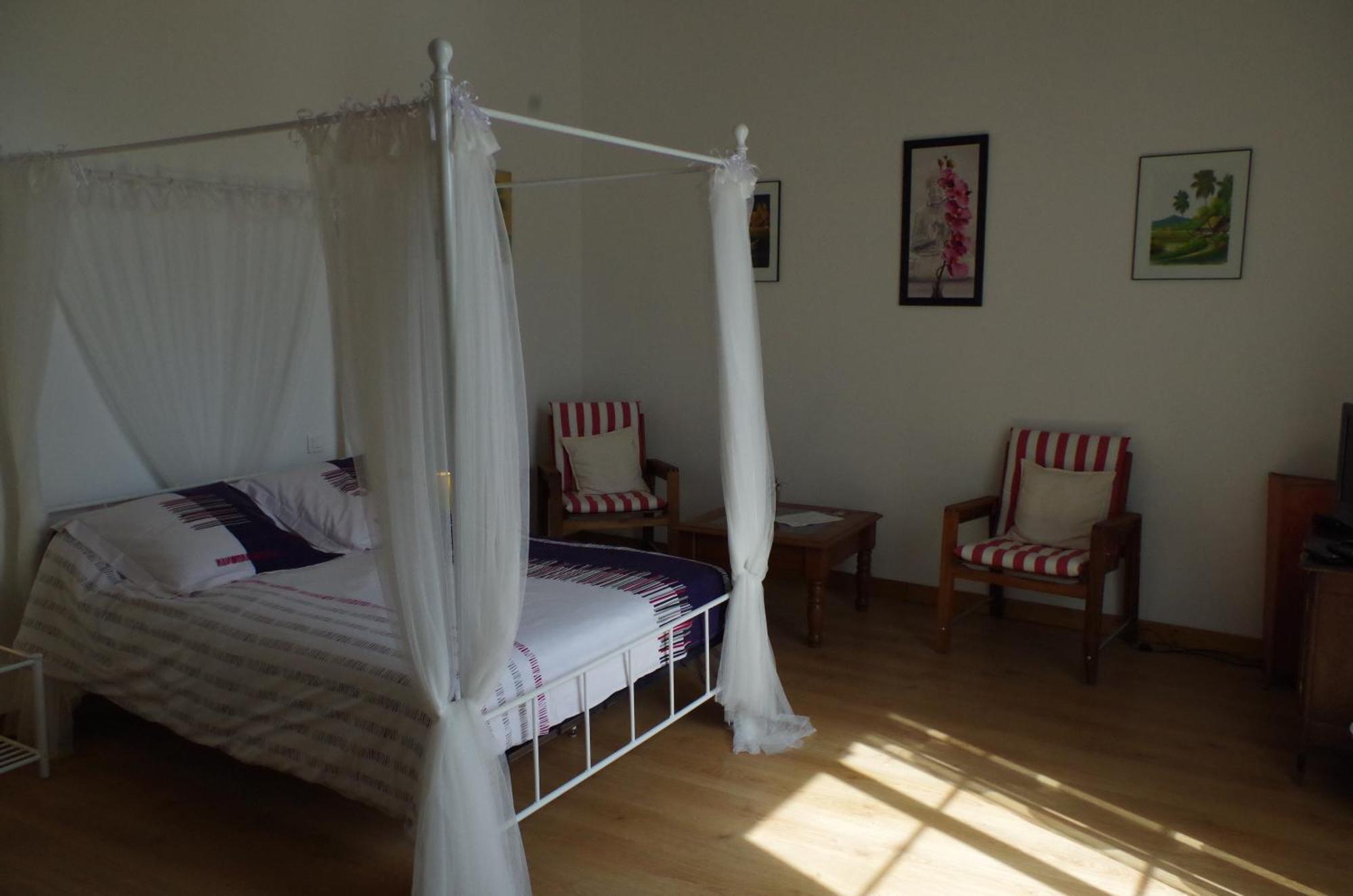 Maison D'Hotes Le Cadran Solaire Courcelles  Εξωτερικό φωτογραφία