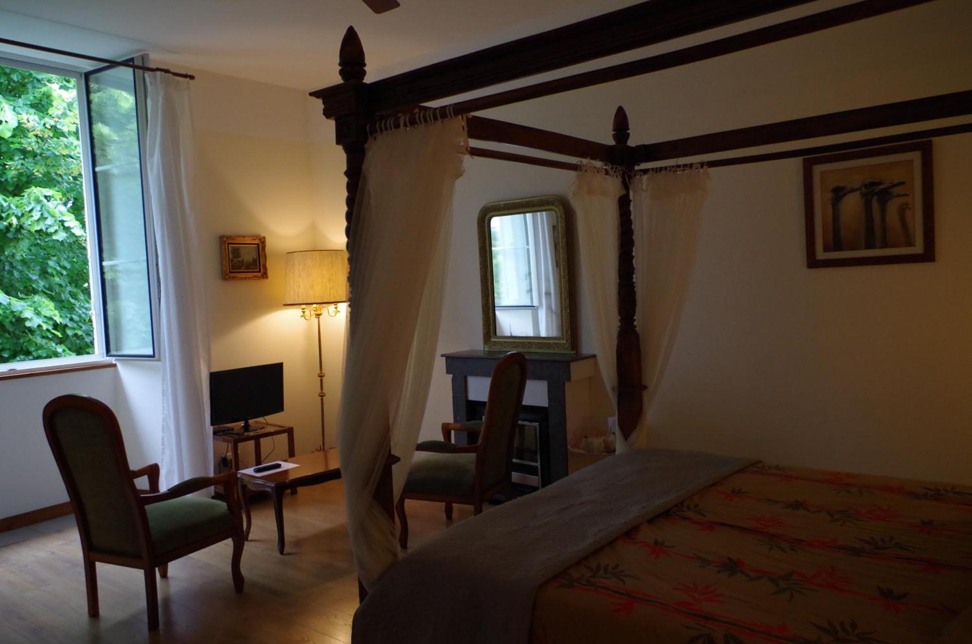 Maison D'Hotes Le Cadran Solaire Courcelles  Εξωτερικό φωτογραφία