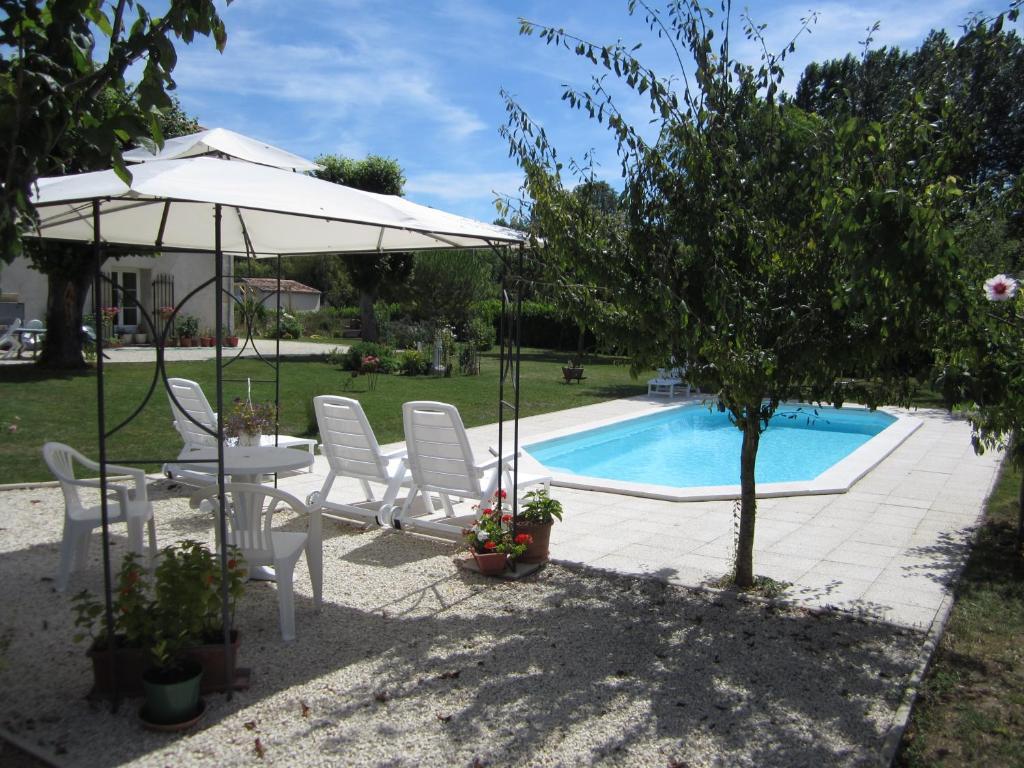 Maison D'Hotes Le Cadran Solaire Courcelles  Εξωτερικό φωτογραφία